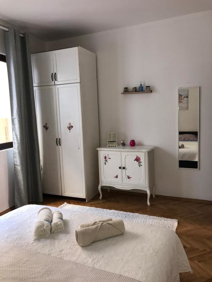 Проживание в семье Dino`s House Улцинь-10
