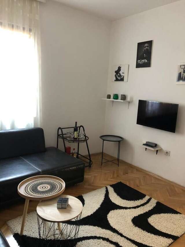 Проживание в семье Dino`s House Улцинь-13