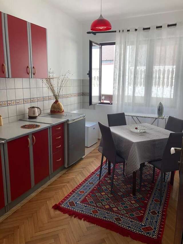 Проживание в семье Dino`s House Улцинь-14