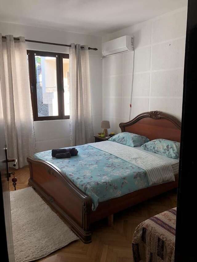 Проживание в семье Dino`s House Улцинь-4