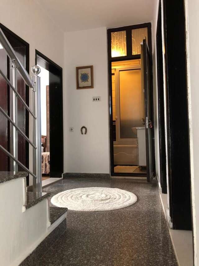 Проживание в семье Dino`s House Улцинь-10