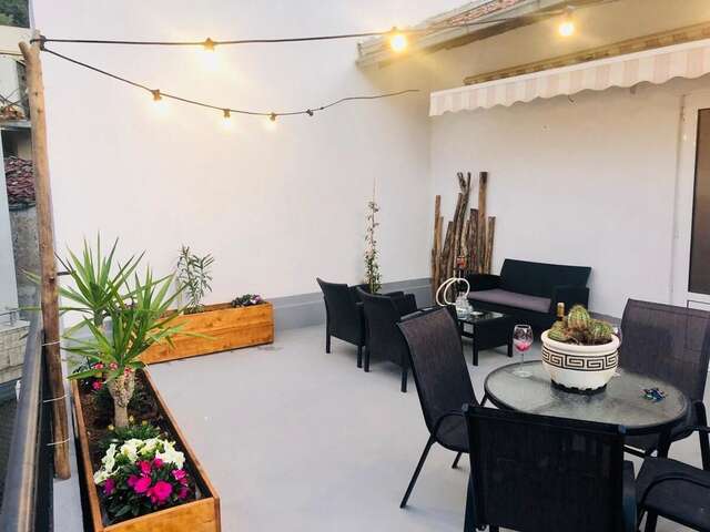 Проживание в семье Dino`s House Улцинь-11